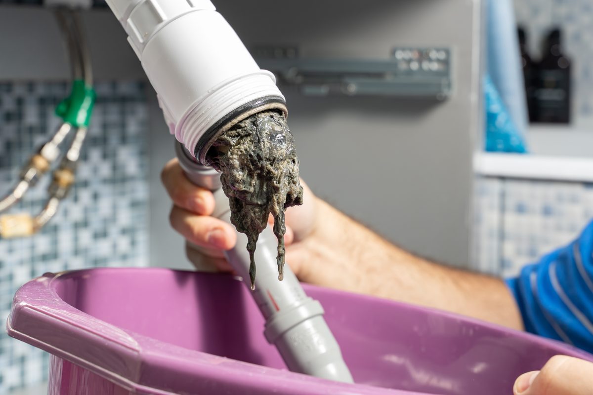 Cleaning a blocked U-bend trap